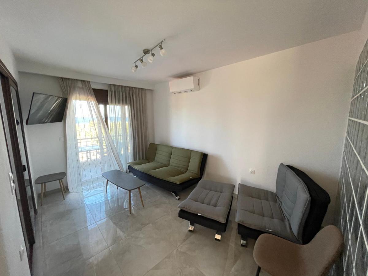 Apartment Theano